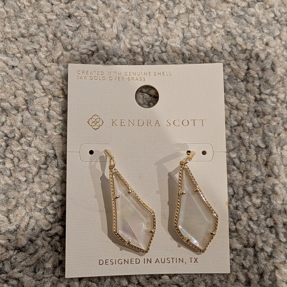 Kendra Scott Iridescent Shell Earrings in Gold